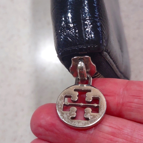 Tory Burch Miller Black Patent Leather Zip Around Continental Wallet EUC - Picture 7 of 13